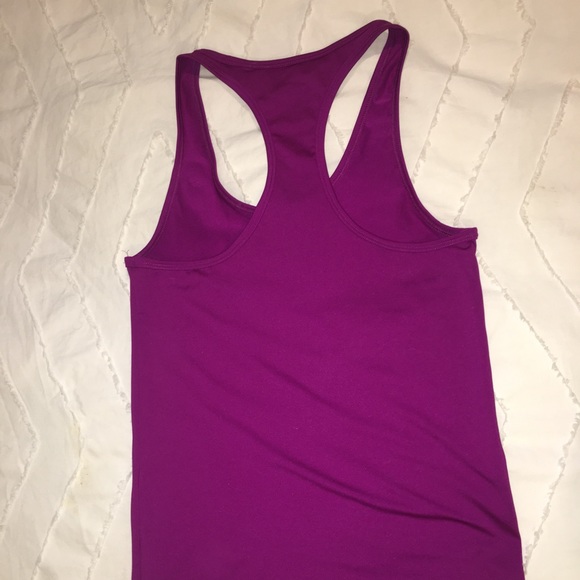 Reebok *NWOT* Size S workout tank - Picture 2 of 3